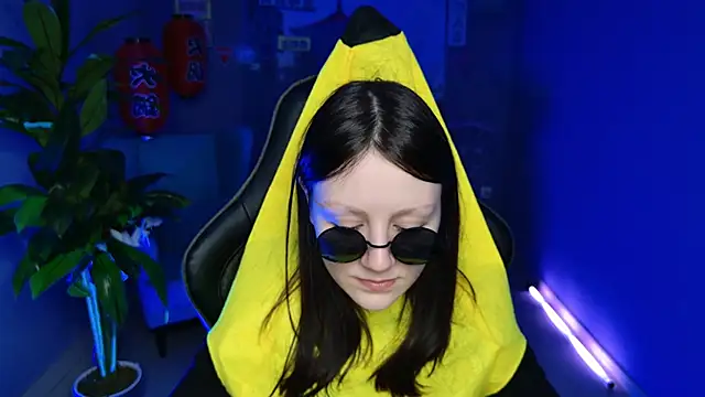 VeliraBraitberg online show from December 25, 8:07 am