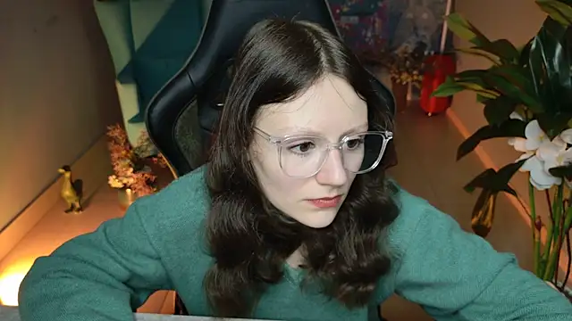 VeliraBraitberg online show from February 1, 8:08 am