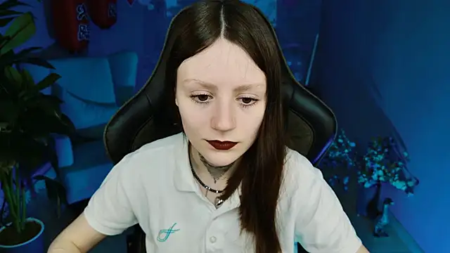 VeliraBraitberg online show from March 7, 8:13 am