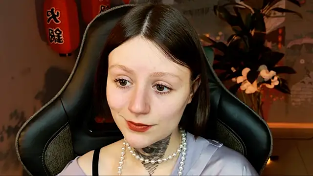 VeliraBraitberg online show from March 19, 8:12 am