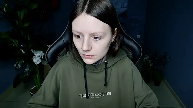 VeliraBraitberg online show from March 22, 5:06 am