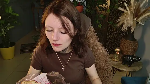 Snapshot of VeliraBraitberg chatting on July 13, 5:43 am VeliraBraitberg online show from July 13, 5:43 am