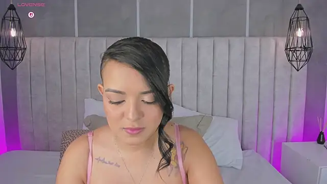 lea gray online show from December 19, 7:21 pm