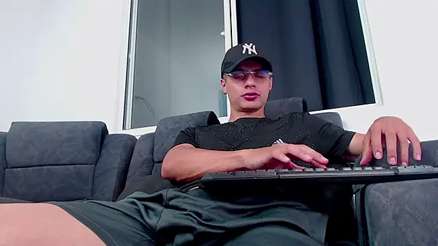 Snapshot of Stiven_CL chatting on October 2, 3:30 pm Stiven CL online show from October 2, 3:30 pm