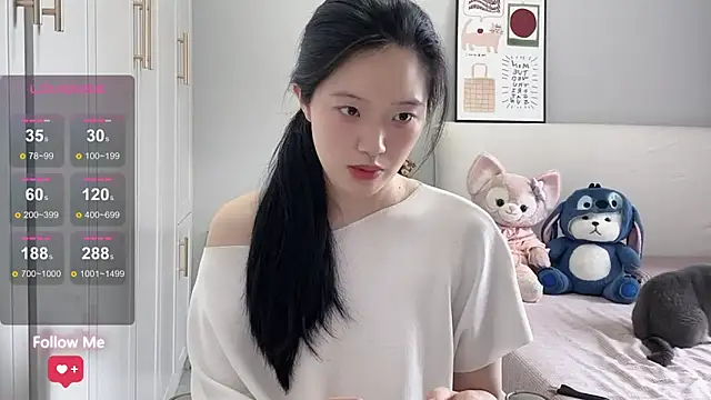 Snapshot of rose-u chatting on April 15, 1:23 am rose-u online show from April 15, 1:23 am