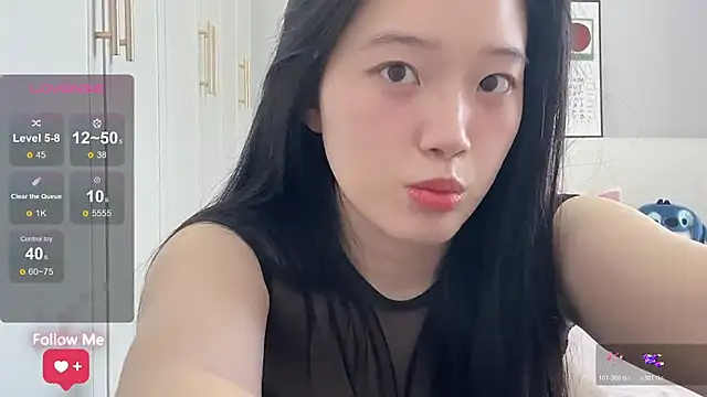 Snapshot of rose-u chatting on April 19, 1:27 am rose-u online show from April 19, 1:27 am