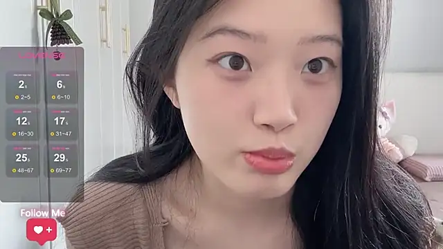 Snapshot of rose-u chatting on April 29, 2:04 am rose-u online show from April 29, 2:04 am