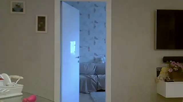 ZarinaSwift online show from September 28, 12:10 pm