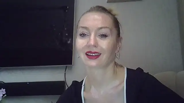 ZarinaSwift online show from October 4, 7:17 am