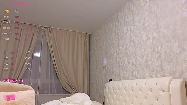 Snapshot of LaraSkinny chatting on February 19, 12:22 pm LaraSkinny online show from February 19, 12:22 pm