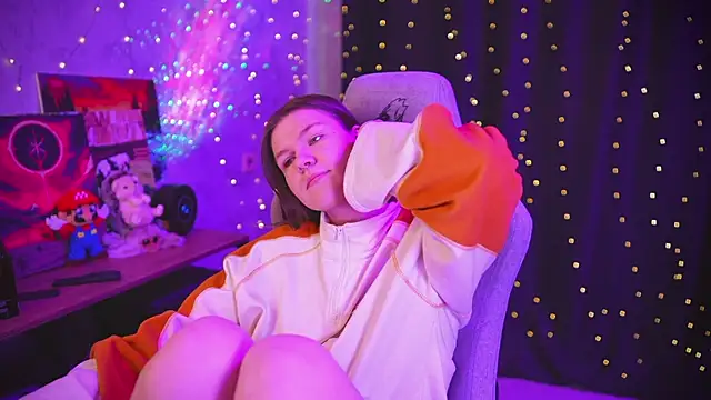 cuteamberlyyy online show from May 13, 4:43 am