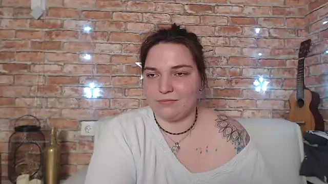 Amelia Kiss  online show from December 20, 7:01 am