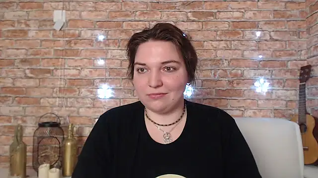 Amelia Kiss  online show from December 30, 3:47 am