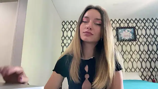 SirenaBelle online show from February 8, 4:25 am