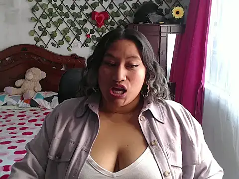 Snapshot of EmilyLove1014 chatting on December 20, 8:01 pm EmilyLove1014 online show from December 20, 8:01 pm