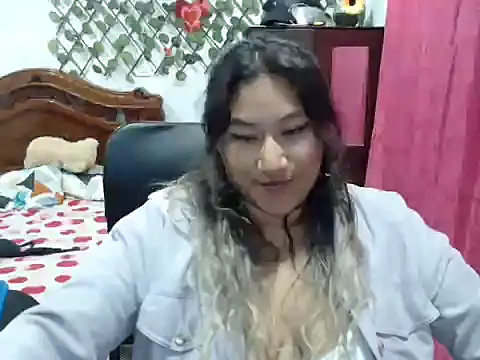 Snapshot of EmilyLove1014 chatting on December 21, 4:52 am EmilyLove1014 online show from December 21, 4:52 am