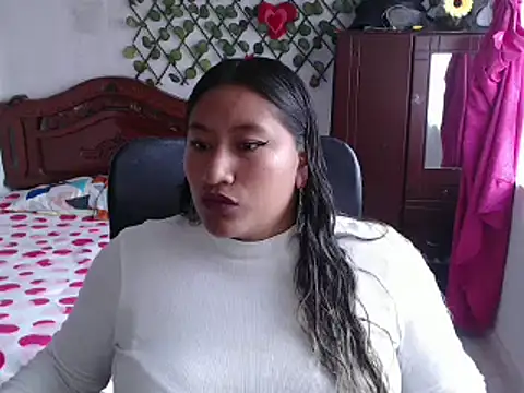 Snapshot of EmilyLove1014 chatting on December 24, 8:49 pm EmilyLove1014 online show from December 24, 8:49 pm