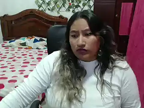 Snapshot of EmilyLove1014 chatting on December 24, 11:55 pm EmilyLove1014 online show from December 24, 11:55 pm