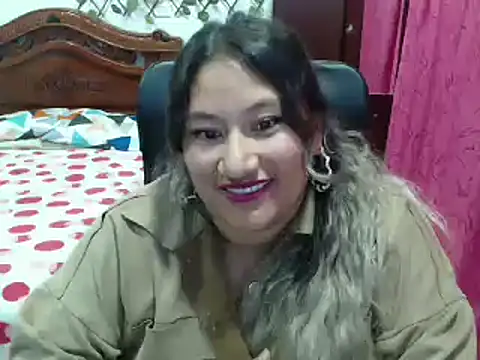 Snapshot of EmilyLove1014 chatting on December 27, 12:18 am EmilyLove1014 online show from December 27, 12:18 am