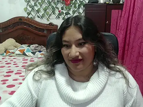 Snapshot of EmilyLove1014 chatting on December 29, 1:34 am EmilyLove1014 online show from December 29, 1:34 am