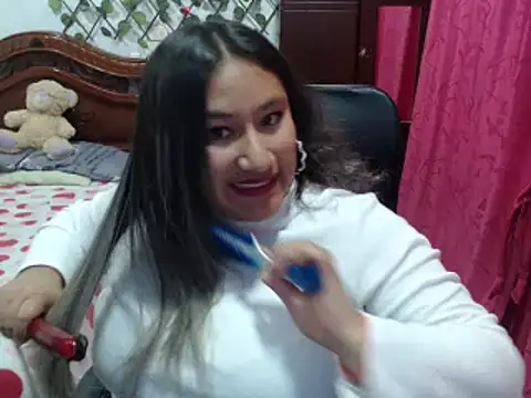 Snapshot of EmilyLove1014 chatting on December 31, 10:34 pm EmilyLove1014 online show from December 31, 10:34 pm