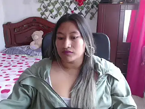 Snapshot of EmilyLove1014 chatting on January 1, 7:53 pm EmilyLove1014 online show from January 1, 7:53 pm