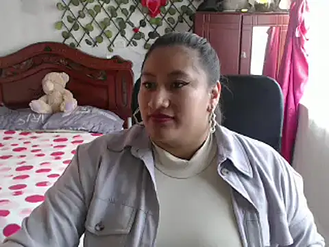 Snapshot of EmilyLove1014 chatting on January 2, 7:18 pm EmilyLove1014 online show from January 2, 7:18 pm