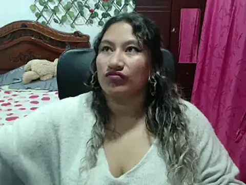 Snapshot of EmilyLove1014 chatting on January 4, 3:18 am EmilyLove1014 online show from January 4, 3:18 am