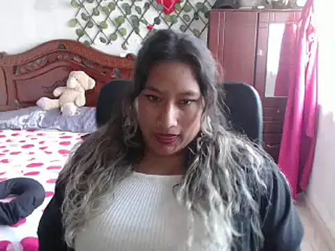 Snapshot of EmilyLove1014 chatting on January 4, 6:30 pm EmilyLove1014 online show from January 4, 6:30 pm