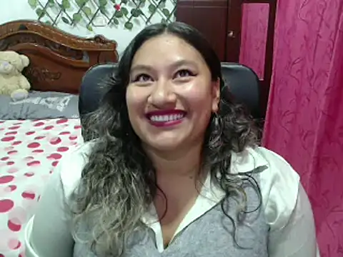 Snapshot of EmilyLove1014 chatting on January 10, 11:50 pm EmilyLove1014 online show from January 10, 11:50 pm