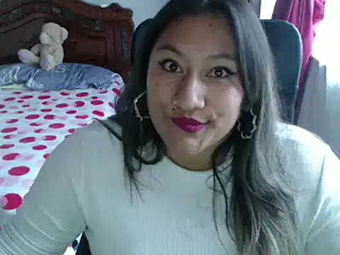 Snapshot of EmilyLove1014 chatting on January 11, 10:18 pm EmilyLove1014 online show from January 11, 10:18 pm