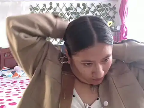 Snapshot of EmilyLove1014 chatting on January 14, 5:01 pm EmilyLove1014 online show from January 14, 5:01 pm