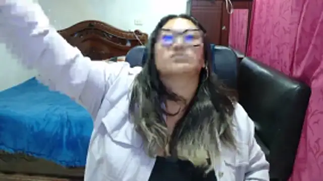 Snapshot of EmilyLove1014 chatting on November 2, 4:26 am EmilyLove1014 online show from November 2, 4:26 am