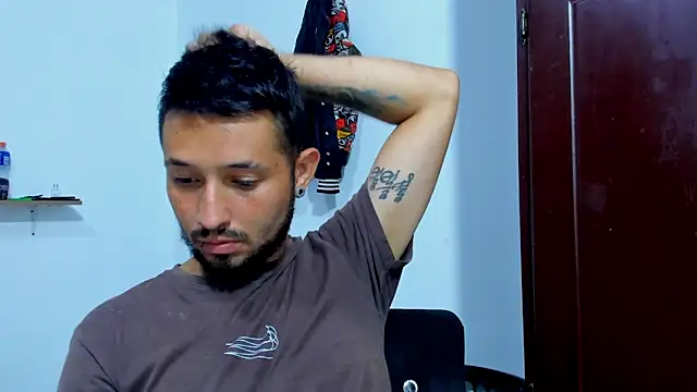 Snapshot of Bad_Couple_1 chatting on October 28, 12:47 am Bad Couple 1 online show from October 28, 12:47 am