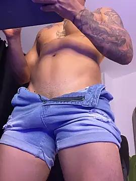 Snapshot of muscle_boyhorny chatting on February 21, 5:19 am muscle boyhorny online show from February 21, 5:19 am