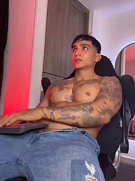 Snapshot of muscle_boyhorny chatting on March 14, 4:40 am muscle boyhorny online show from March 14, 4:40 am