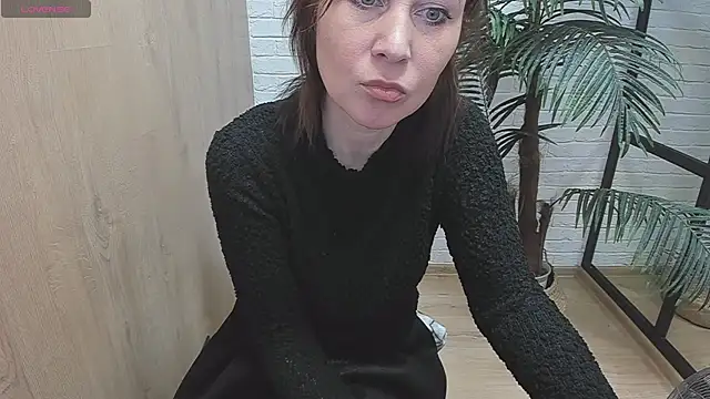 Snapshot of ZoeEast chatting on December 14, 1:27 pm ZoeEast online show from December 14, 1:27 pm