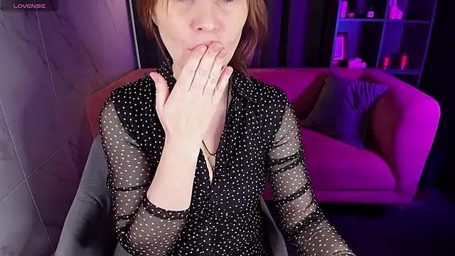 Snapshot of ZoeEast chatting on January 18, 1:29 pm ZoeEast online show from January 18, 1:29 pm