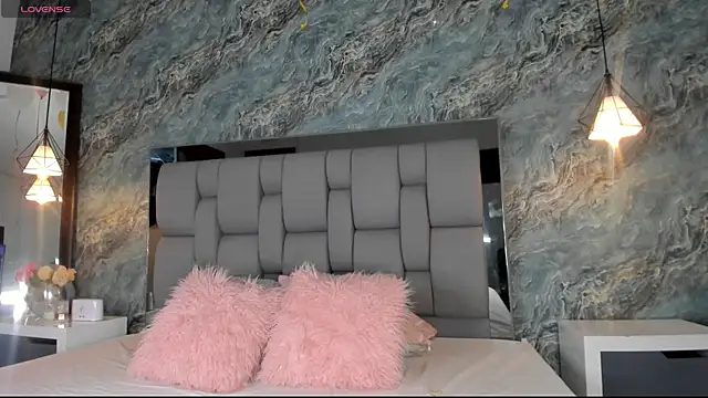 Snapshot of _Hollywood_1 chatting on January 11, 4:27 am  Hollywood 1 online show from January 11, 4:27 am