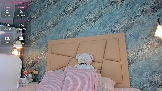 Snapshot of _Hollywood_1 chatting on February 23, 10:31 pm  Hollywood 1 online show from February 23, 10:31 pm