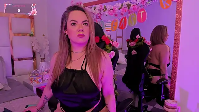 Snapshot of AvaMiia chatting on April 2, 11:41 am AvaMiia online show from April 2, 11:41 am