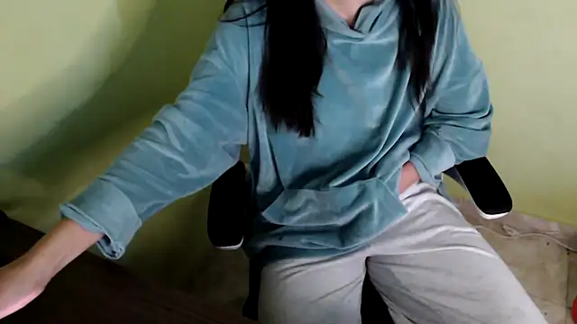 Snapshot of samantha_s69 chatting on April 10, 12:43 pm samantha s69 online show from April 10, 12:43 pm