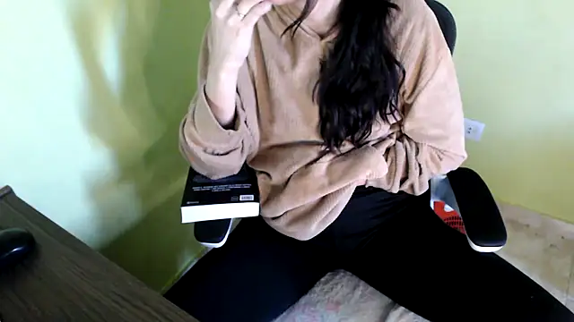 Snapshot of samantha_s69 chatting on May 1, 12:10 pm samantha s69 online show from May 1, 12:10 pm