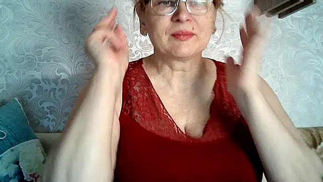 Snapshot of Aline_LoveFlowers chatting on December 10, 9:33 am Aline LoveFlowers online show from December 10, 9:33 am