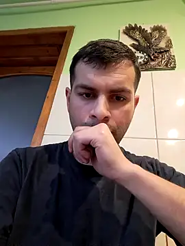 Snapshot of hornny1995 chatting on December 3, 1:32 pm hornny1995 online show from December 3, 1:32 pm