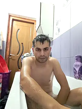 Snapshot of hornny1995 chatting on December 3, 4:39 pm hornny1995 online show from December 3, 4:39 pm