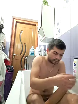 Snapshot of hornny1995 chatting on December 22, 5:53 pm hornny1995 online show from December 22, 5:53 pm