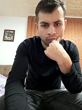 Snapshot of hornny1995 chatting on December 25, 3:38 pm hornny1995 online show from December 25, 3:38 pm