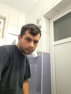 Snapshot of hornny1995 chatting on October 9, 4:05 pm hornny1995 online show from October 9, 4:05 pm