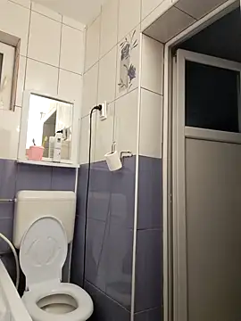 Snapshot of hornny1995 chatting on December 1, 4:23 pm hornny1995 online show from December 1, 4:23 pm